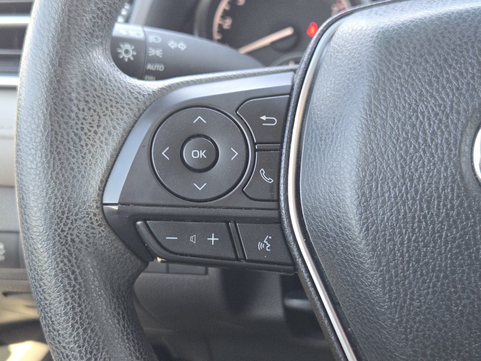 Used 2018 Toyota Camry LE FWD image 30