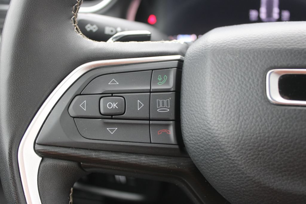 Used 2024 Jeep Grand Cherokee Altitude AWD/4WD image 35