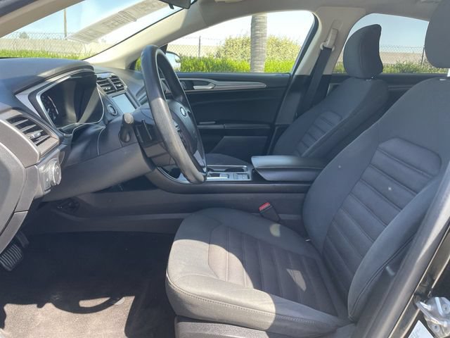 Used 2017 Ford Fusion SE w/ Fusion SE Technology Package FWD image 18