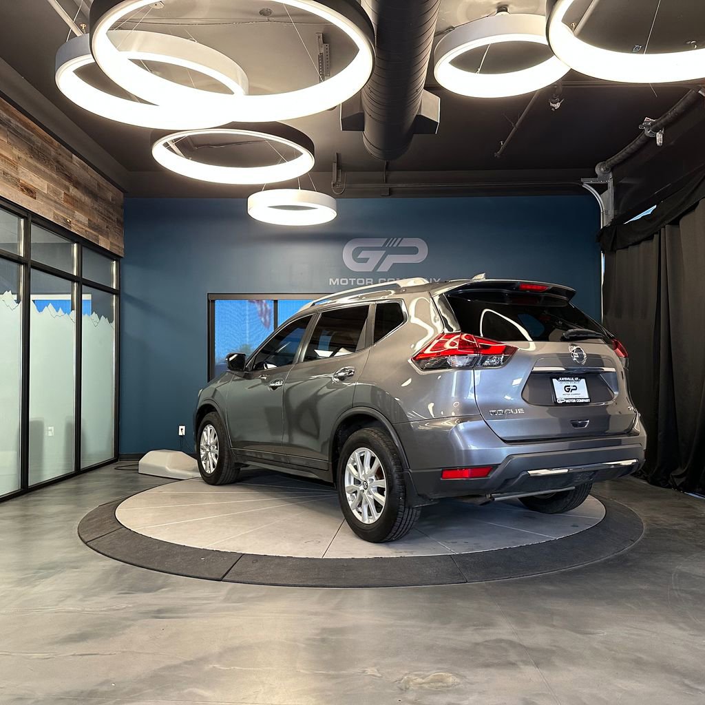 Used 2017 Nissan Rogue SV FWD image 5