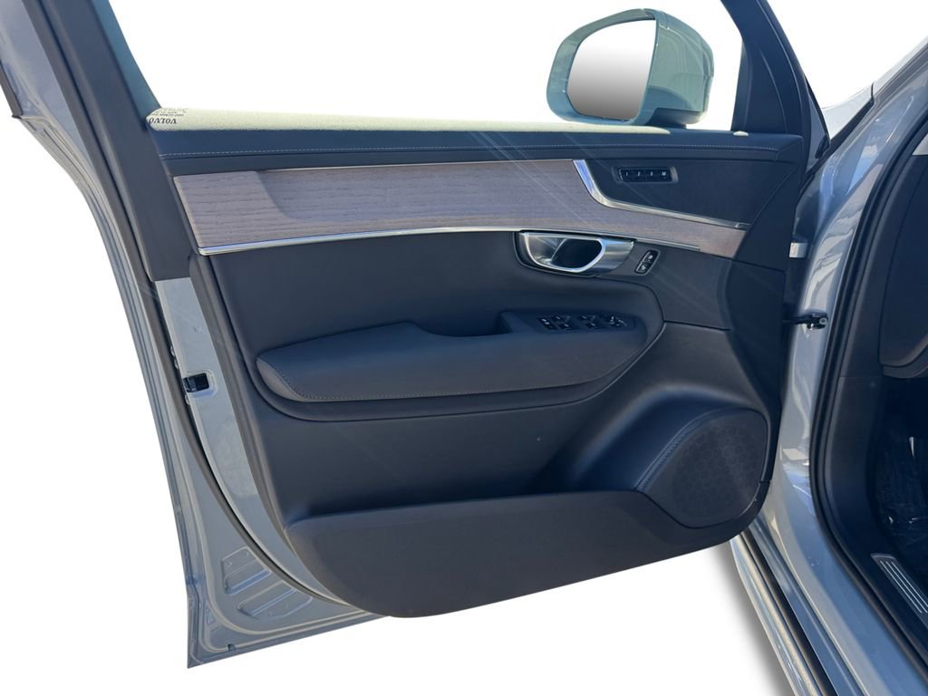 Certified 2025 Volvo XC90 B6 Plus image 10