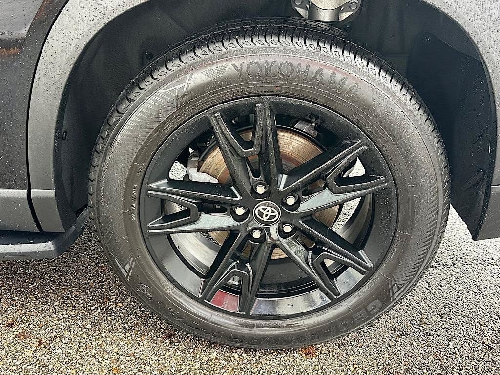 Certified 2024 Toyota Grand Highlander AWD image 26