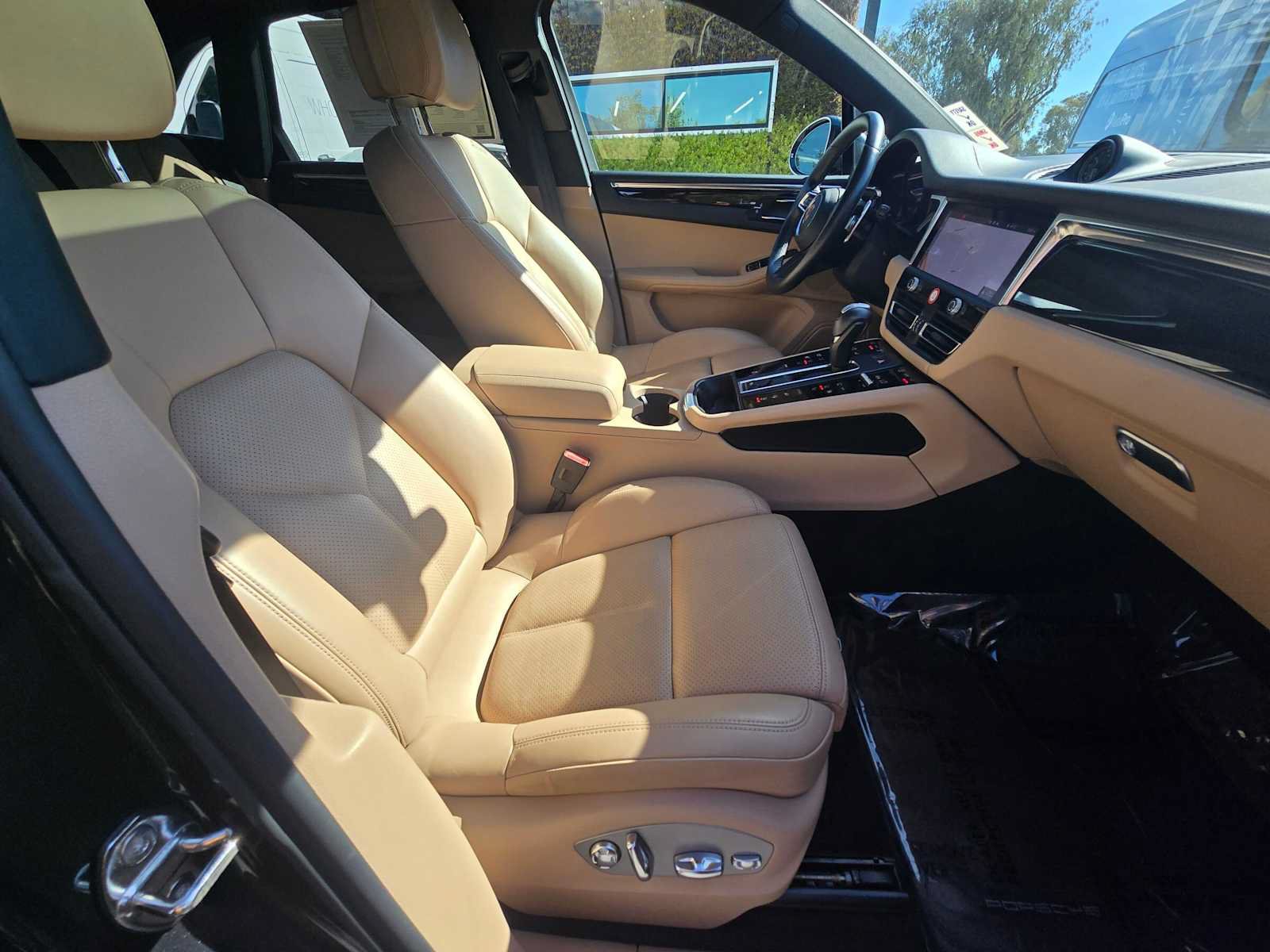 Used 2022 Porsche Macan AWD/4WD image 10