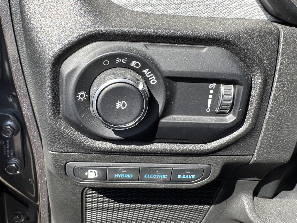 Used 2024 Jeep Wrangler Unlimited image 13