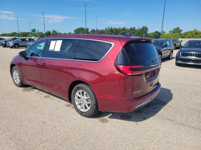 Used 2023 Chrysler Pacifica Touring-L FWD image 24