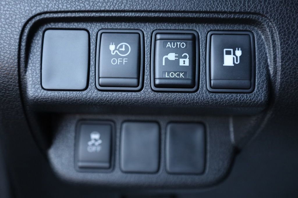 Used 2017 Nissan Leaf S w/ Charge Package image 32