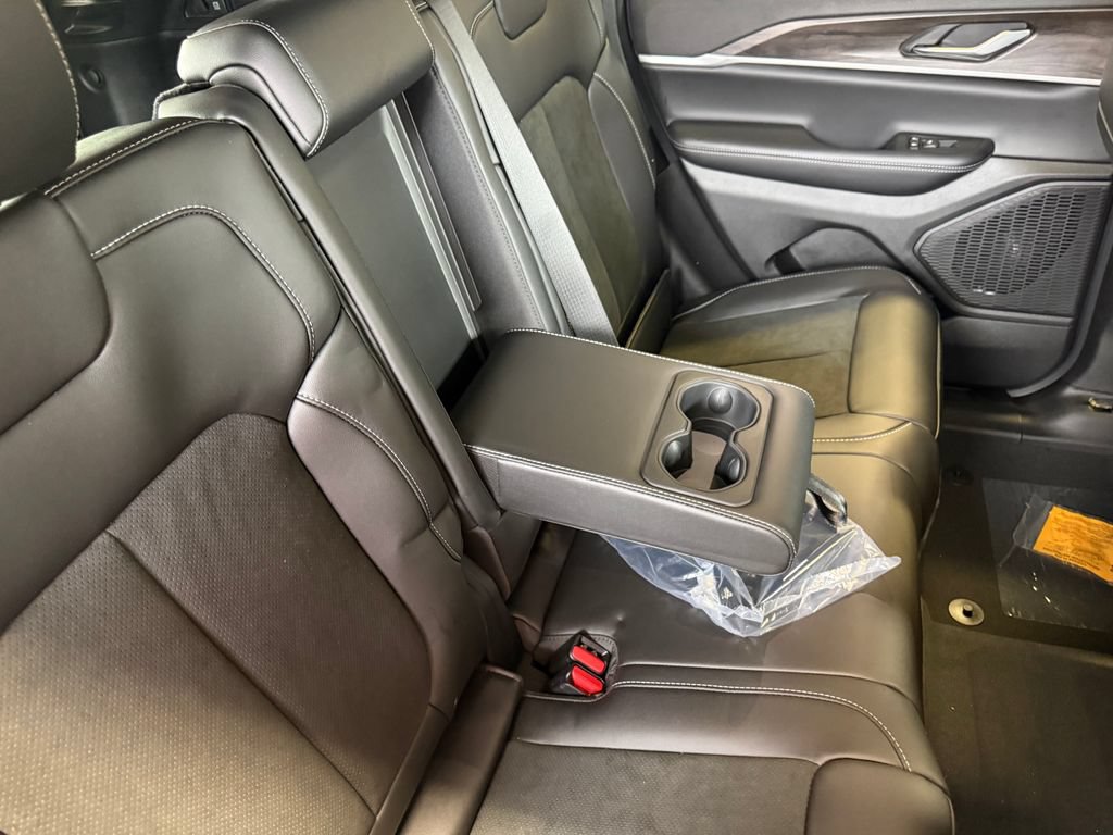 New 2026 Jeep Grand Cherokee Altitude AWD/4WD image 44