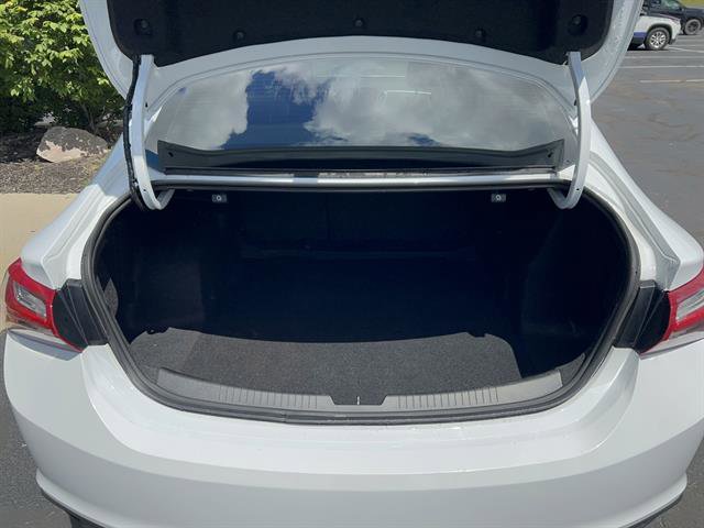 Used 2022 Chevrolet Malibu LT FWD image 16