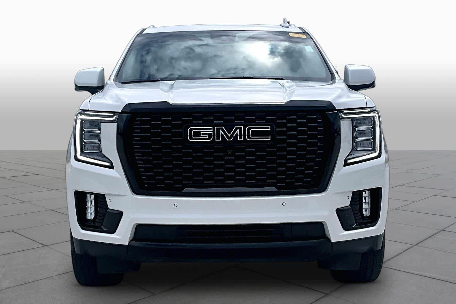 Used 2024 GMC Yukon SLT w/ SLT Luxury Package RWD image 4