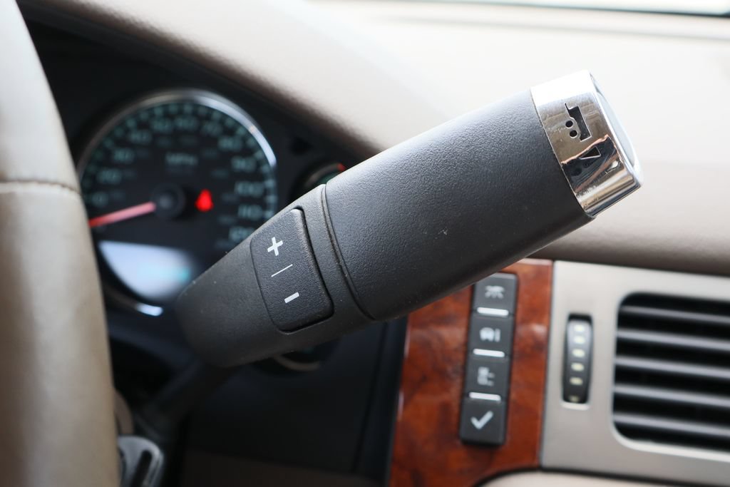 Used 2012 Chevrolet Avalanche LTZ RWD image 19