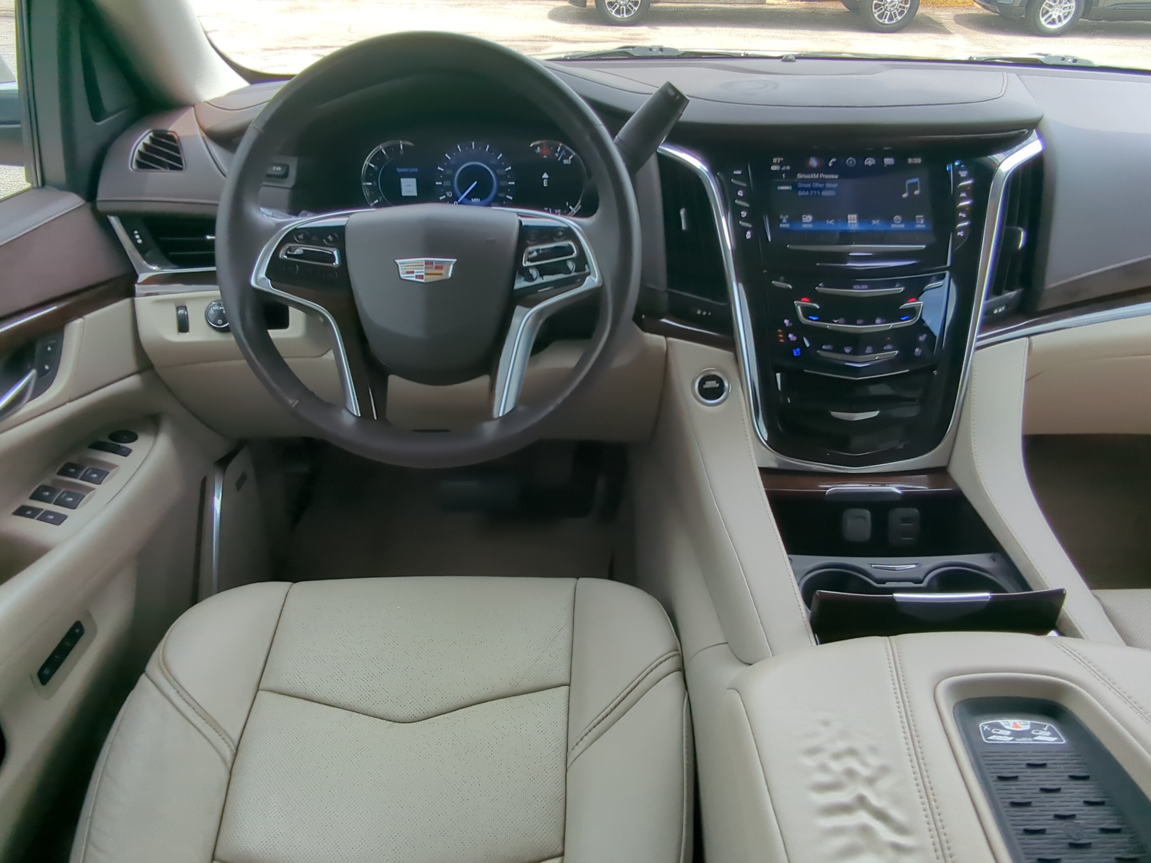 Used 2017 Cadillac Escalade ESV Luxury RWD image 14