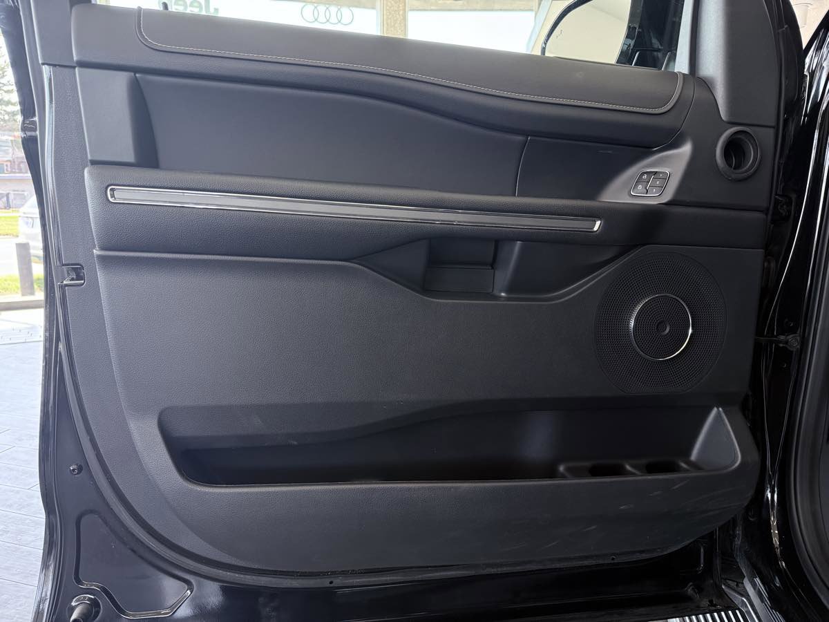 Used 2024 Ford Expedition XLT image 21