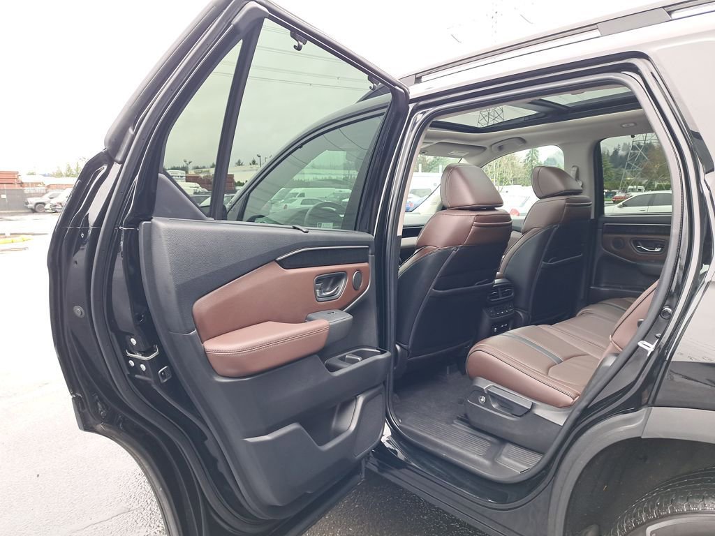 Used 2023 Honda Pilot Elite image 12