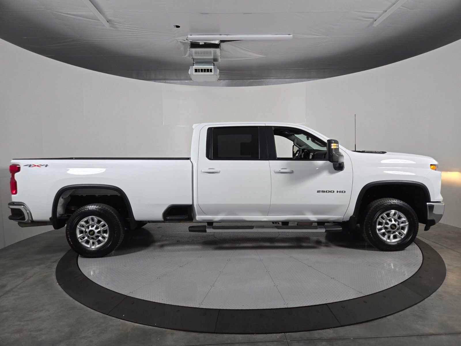 Used 2025 Chevrolet Silverado 2500 LT w/ Convenience Package image 3