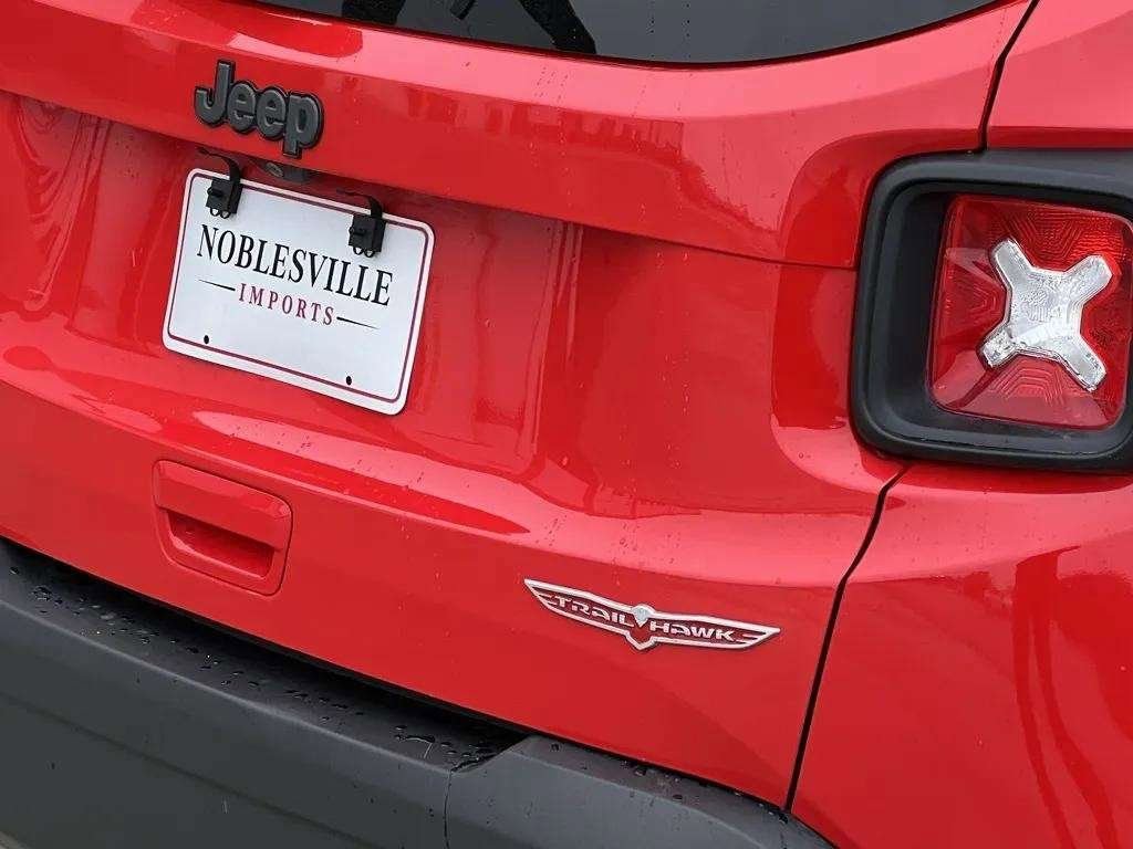 Used 2019 Jeep Renegade Trailhawk w/ Cold Weather Group II AWD/4WD image 10