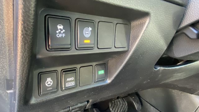 Used 2017 Nissan Rogue Sport SV w/ SV Premium Package image 22