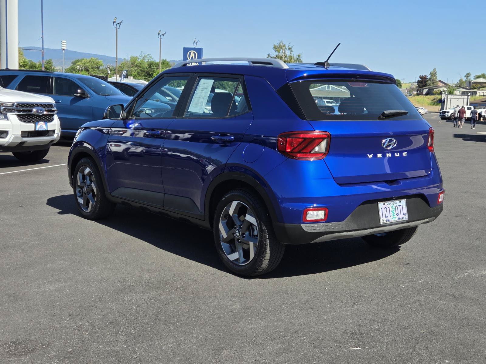 Used 2023 Hyundai Venue SEL FWD image 7