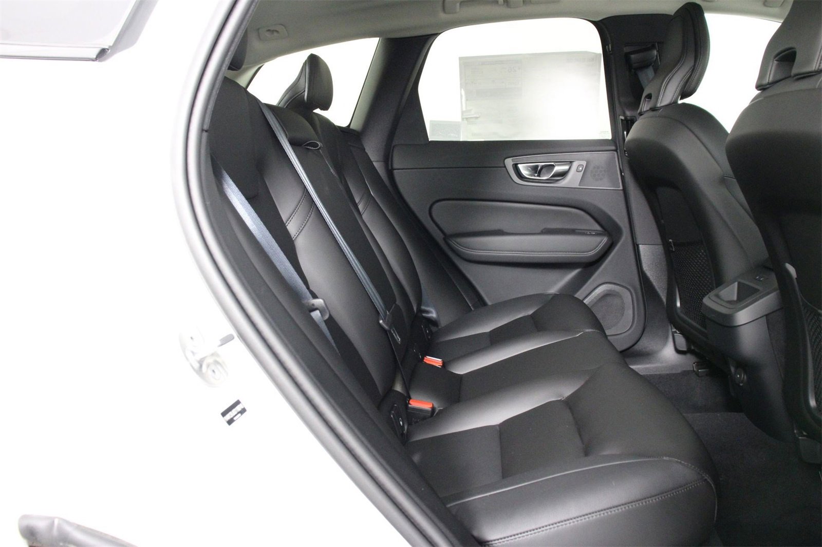 New 2025 Volvo XC60 B5 Core w/ Climate Package image 11