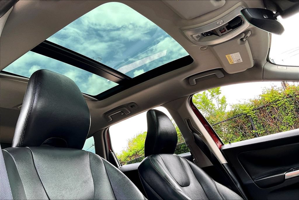 Used 2015 Volvo XC60 T5 Premier w/ Proximity Package FWD image 24