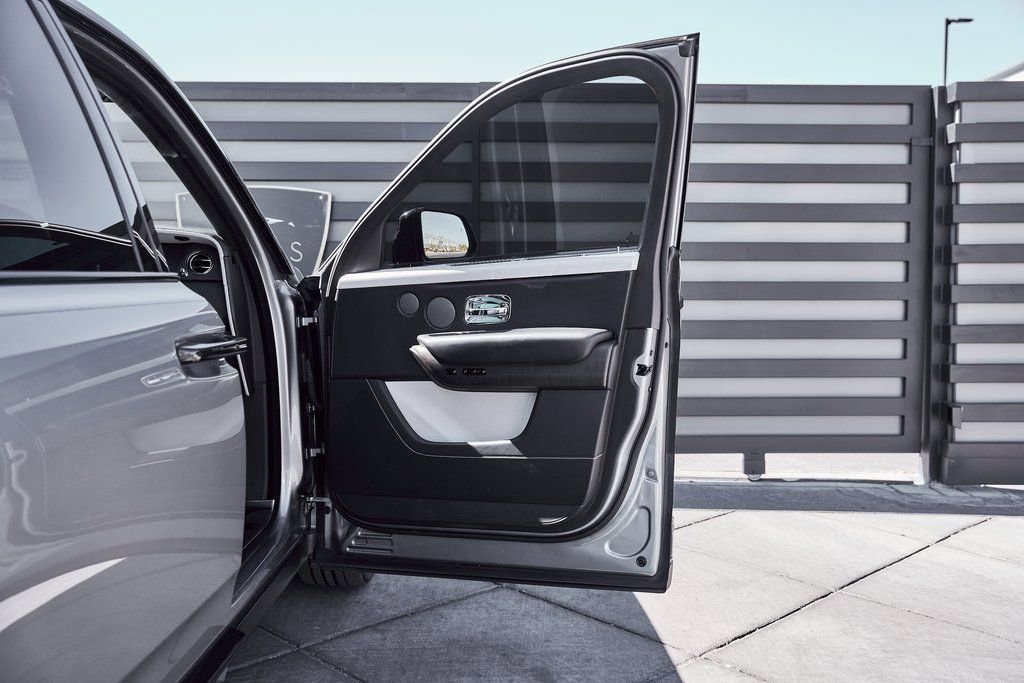 Used 2023 Rolls-Royce Cullinan image 23