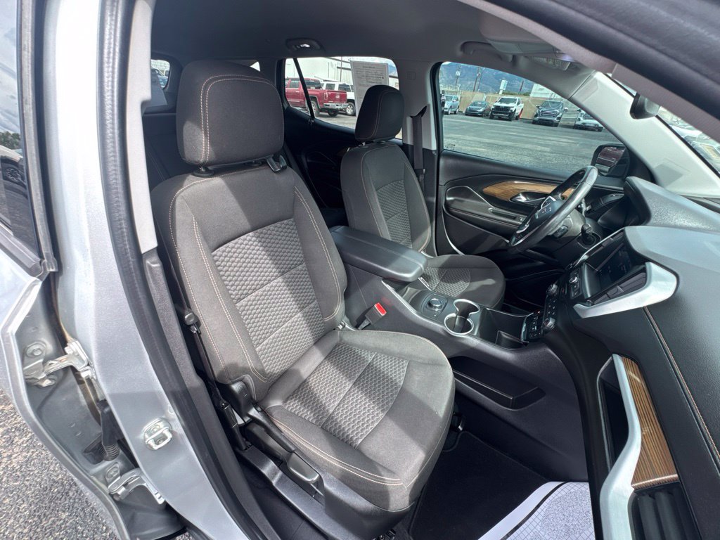 Used 2020 GMC Terrain SLE FWD image 25