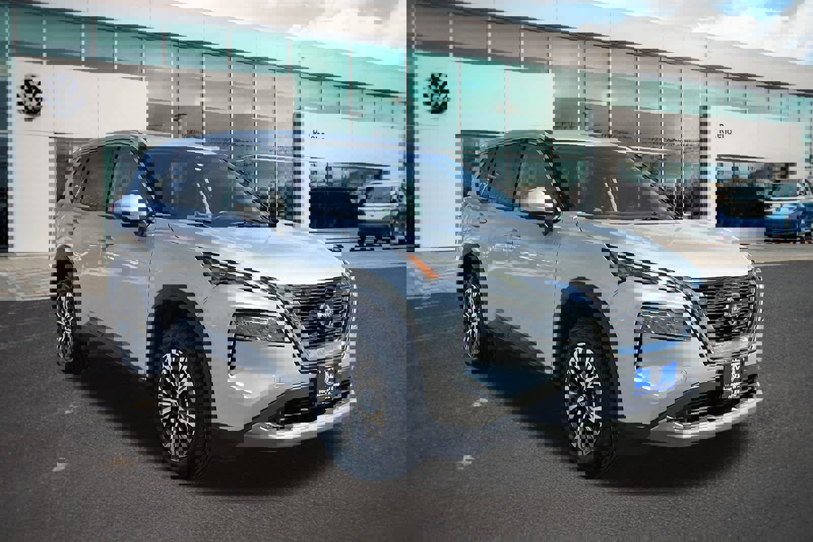 Used 2021 Nissan Rogue SV image 3