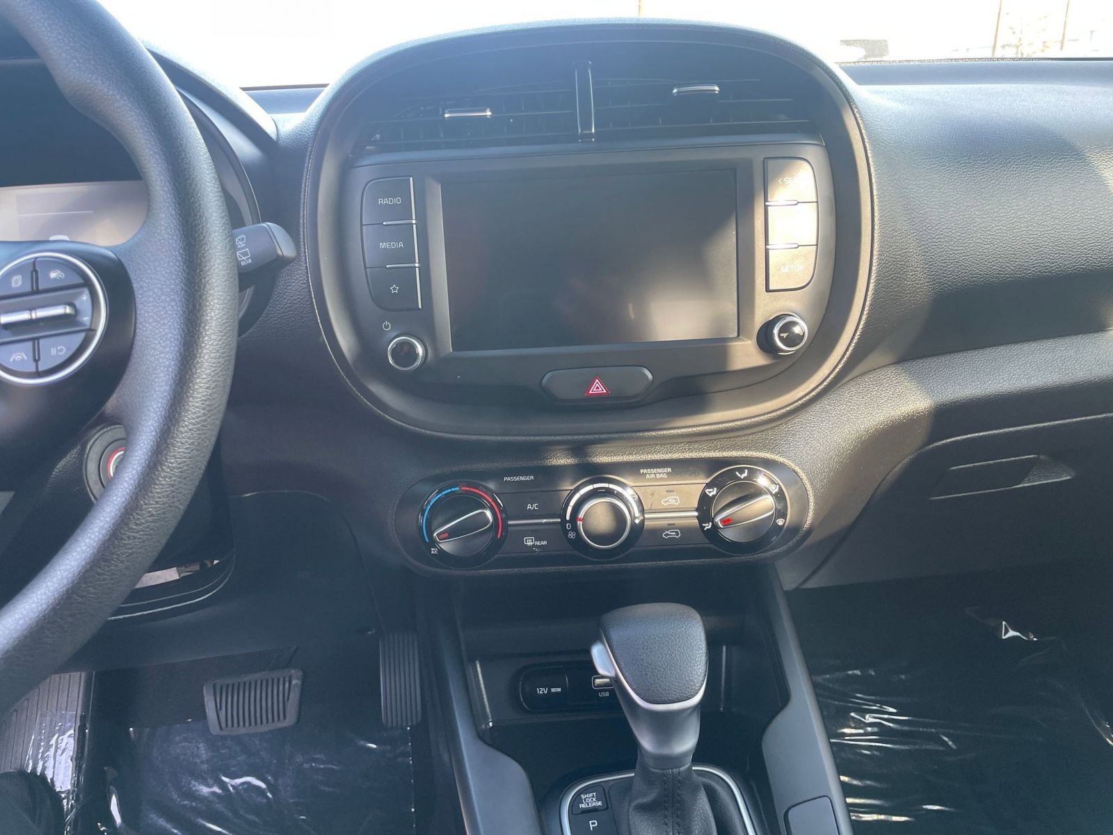 Used 2025 Kia Soul LX w/ LX Technology Package FWD image 17