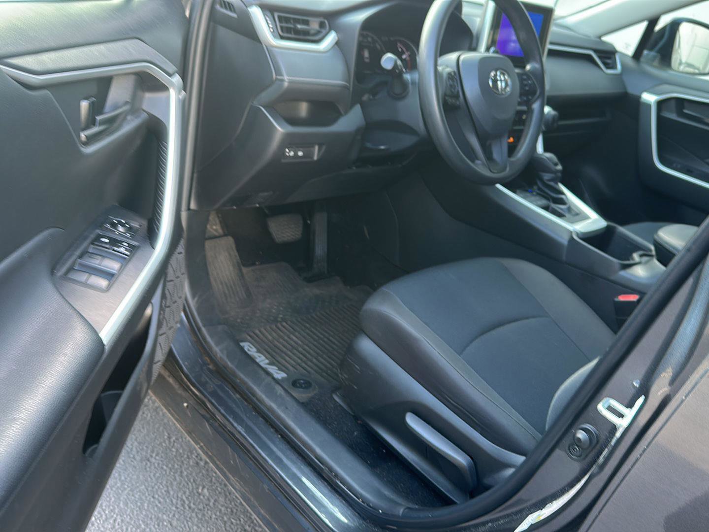Used 2023 Toyota RAV4 LE AWD/4WD image 8