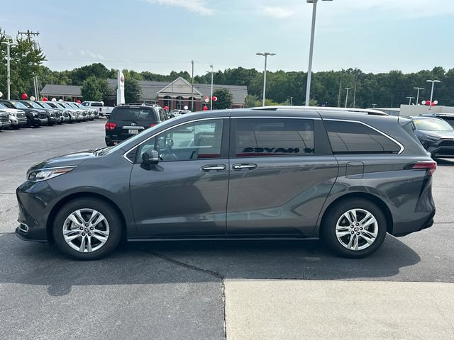 Used 2025 Toyota Sienna Limited FWD image 7