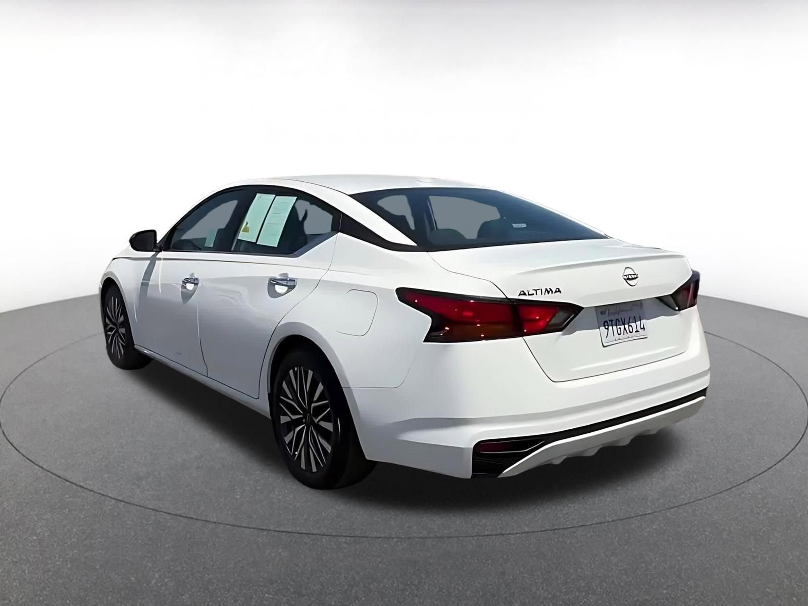 Used 2025 Nissan Altima 2.5 SV FWD image 11
