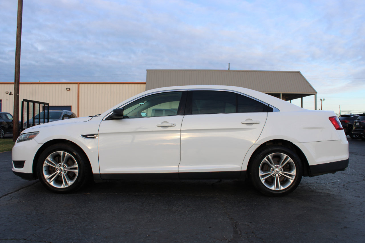 Used 2017 Ford Taurus SE image 11