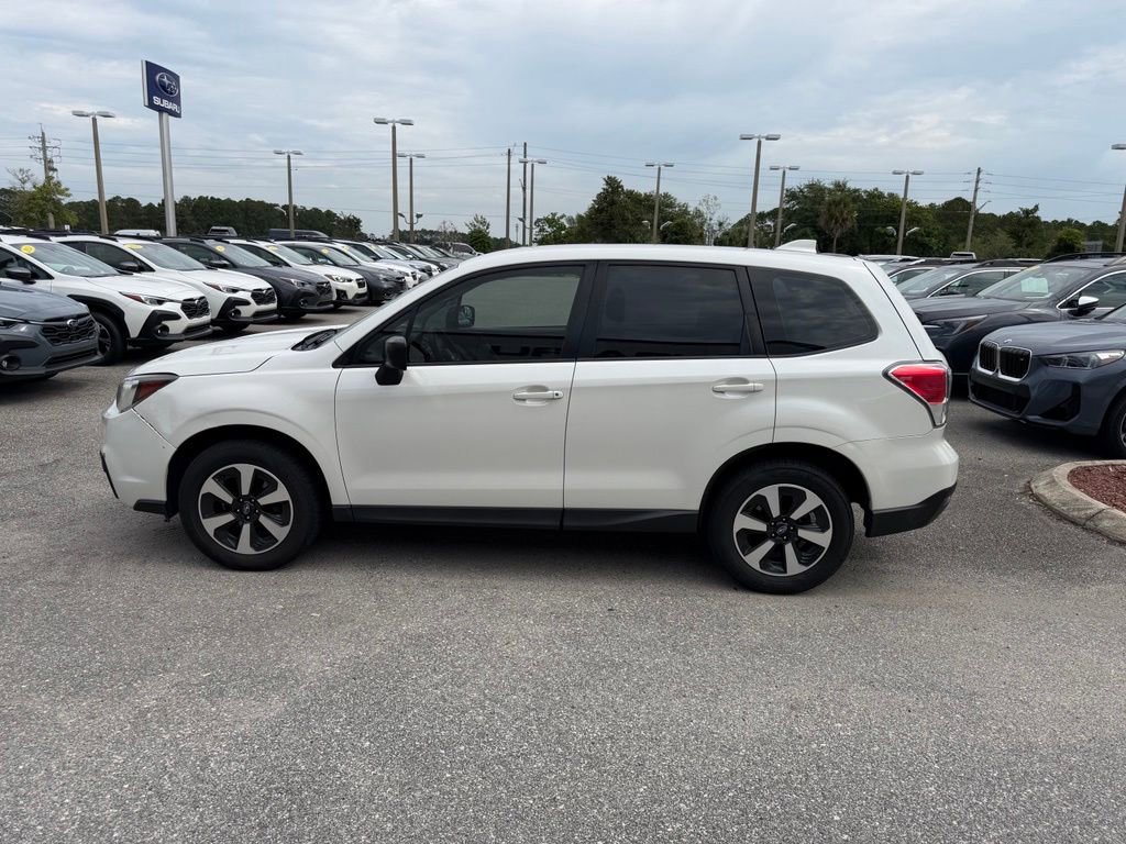 Used 2017 Subaru Forester 2.5i AWD/4WD image 11