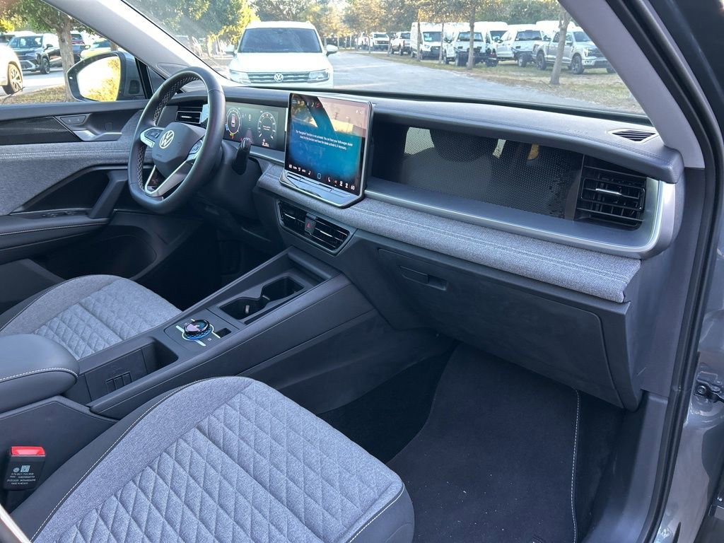 Used 2025 Volkswagen Tiguan S image 41