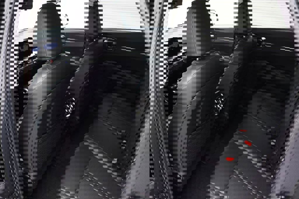 Used 2024 Kia Sorento S image 9