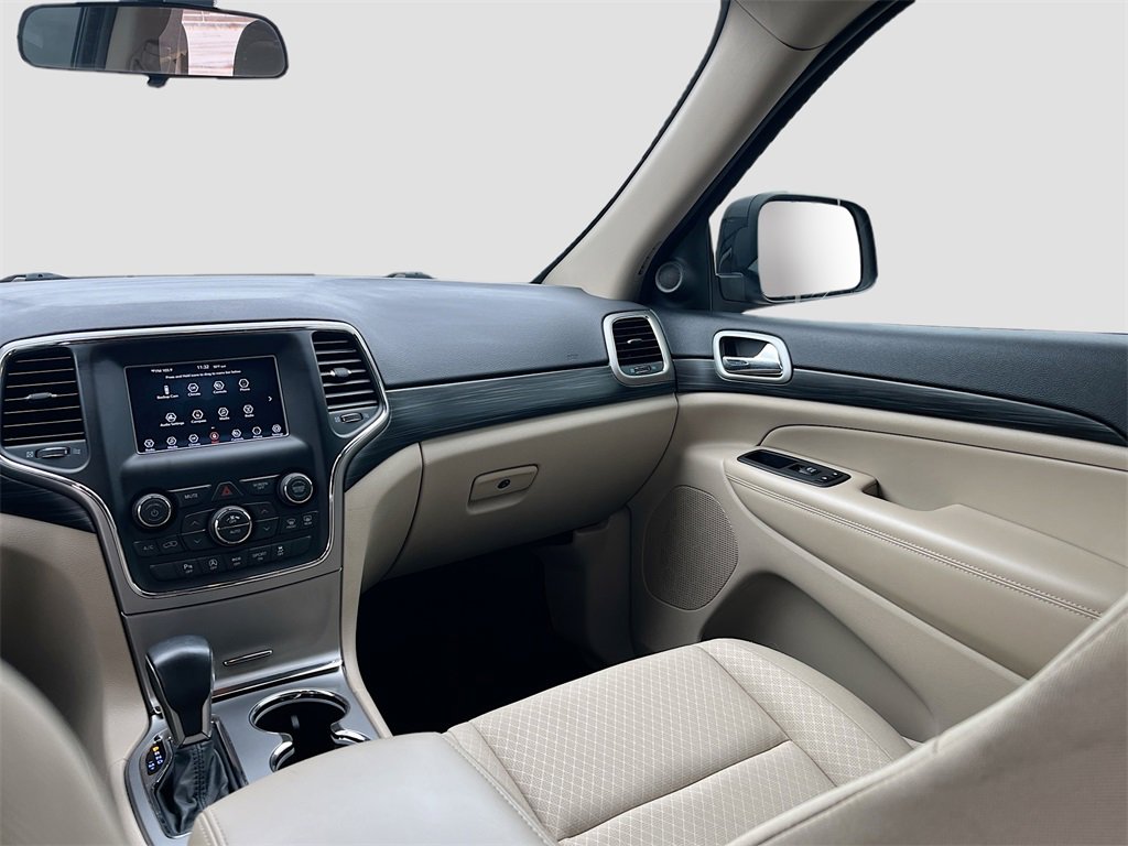 Used 2021 Jeep Grand Cherokee Laredo image 22