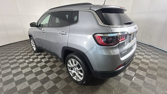 Used 2024 Jeep Compass Latitude AWD/4WD image 4