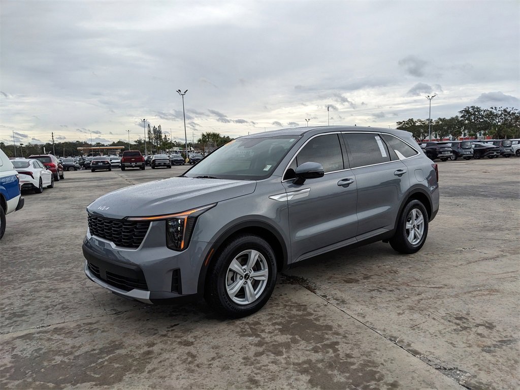 Certified 2024 Kia Sorento LX image 5
