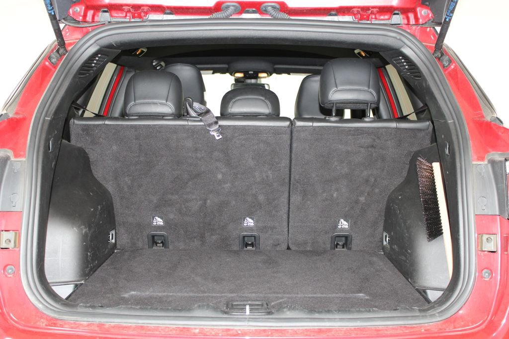 Used 2025 Jeep Compass Trailhawk image 13