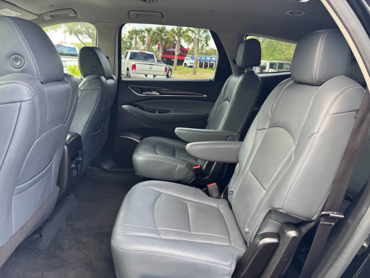 Used 2020 Buick Enclave Essence image 12