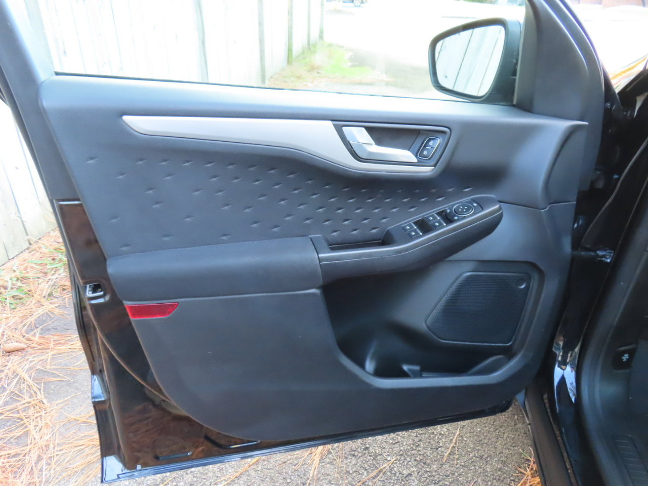 Used 2020 Ford Escape SE image 16