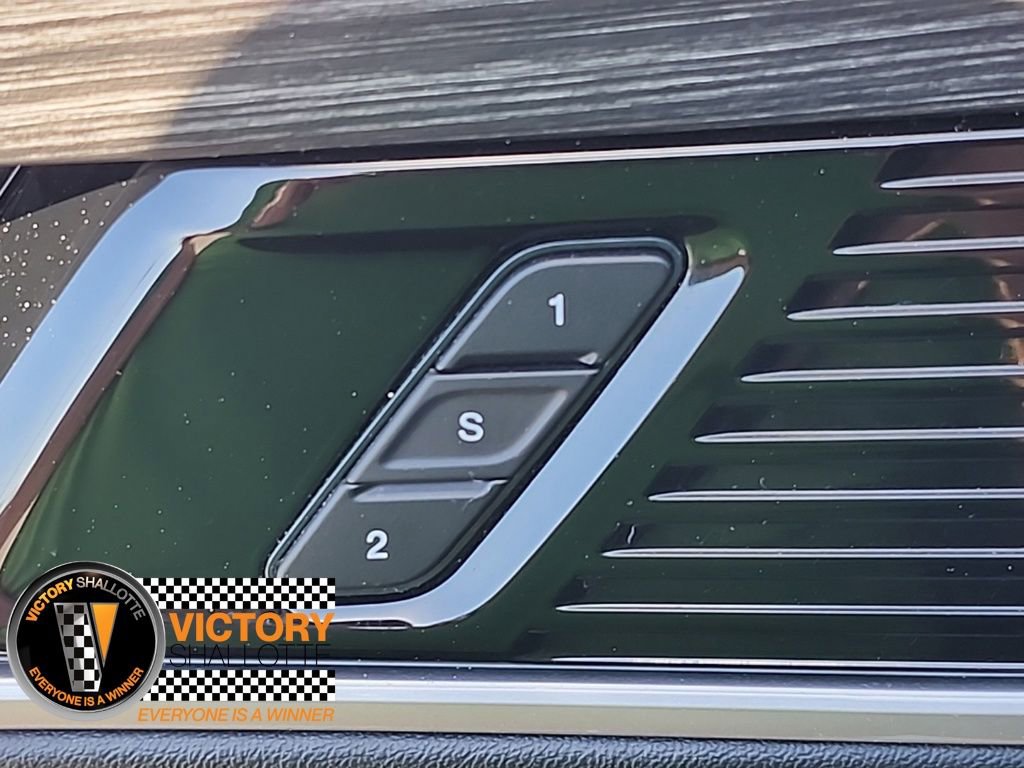 Certified 2024 Jeep Wagoneer Series II w/ Flexible Seating Group image 18