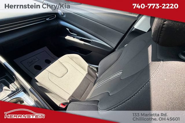 Used 2024 Hyundai Elantra SEL w/ Convenience Package FWD image 11