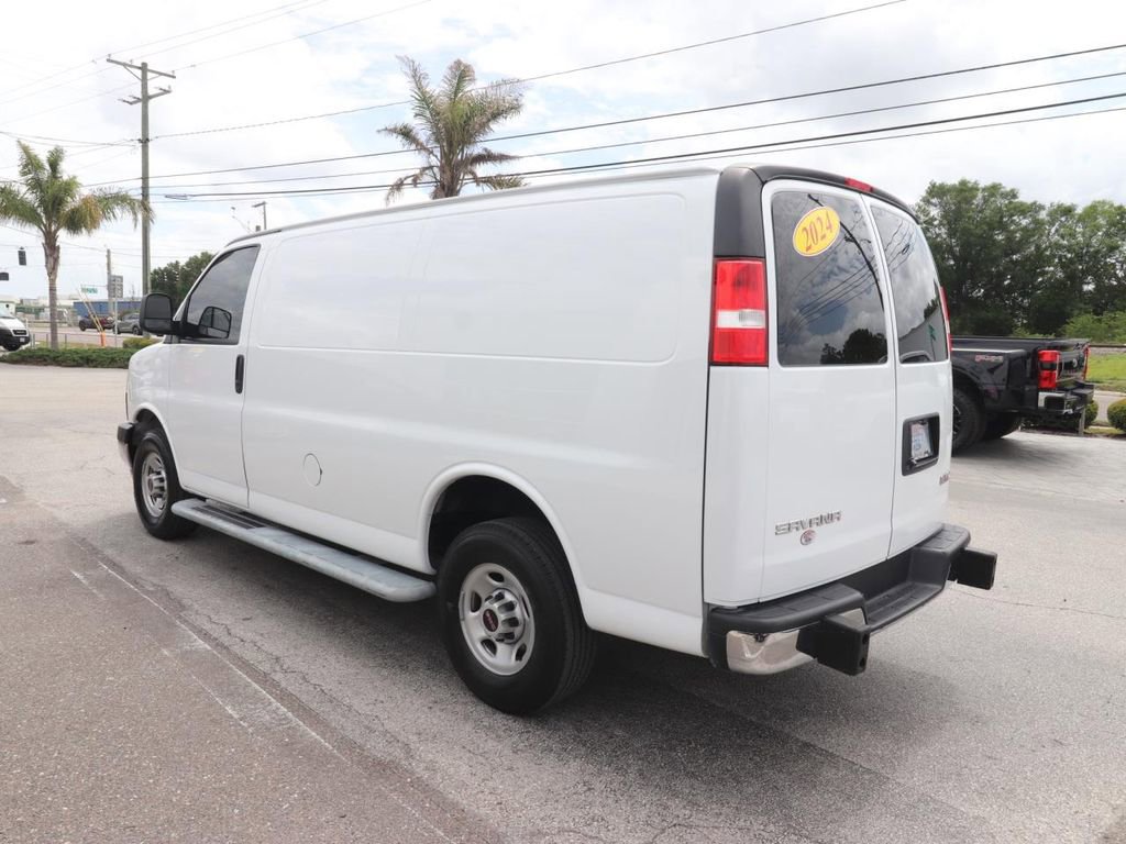 Used 2024 GMC Savana 2500 w/ Driver Convenience Package image 10