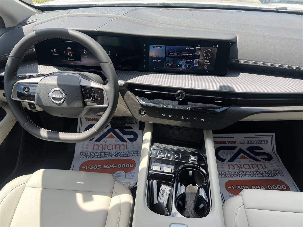 Used 2025 Nissan Murano SV FWD image 11