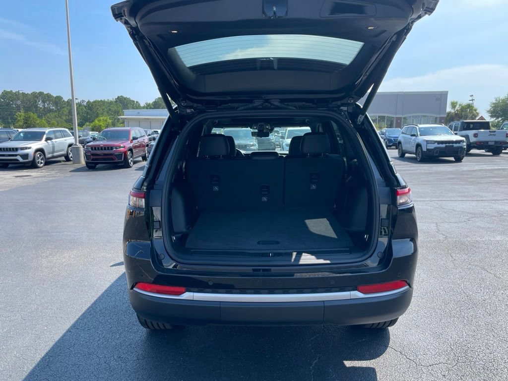 New 2026 Jeep Grand Cherokee Limited w/ Luxury Tech Group II RWD image 12