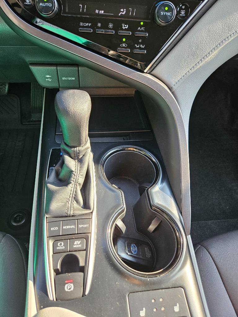 Used 2018 Toyota Camry LE image 15