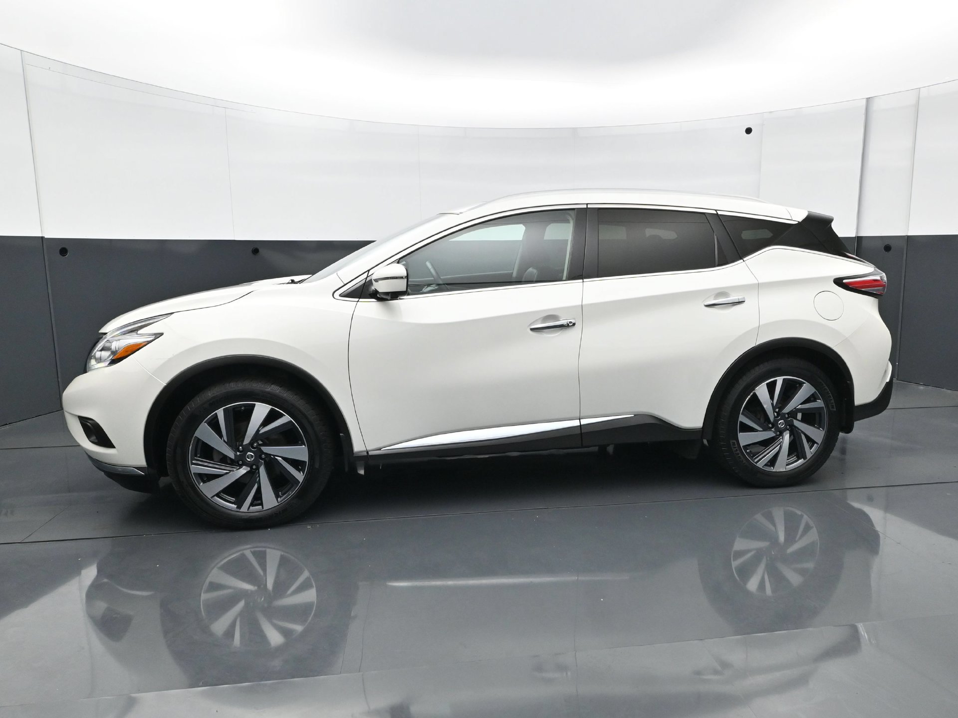 Used 2018 Nissan Murano Platinum w/ Cargo Package AWD/4WD image 3