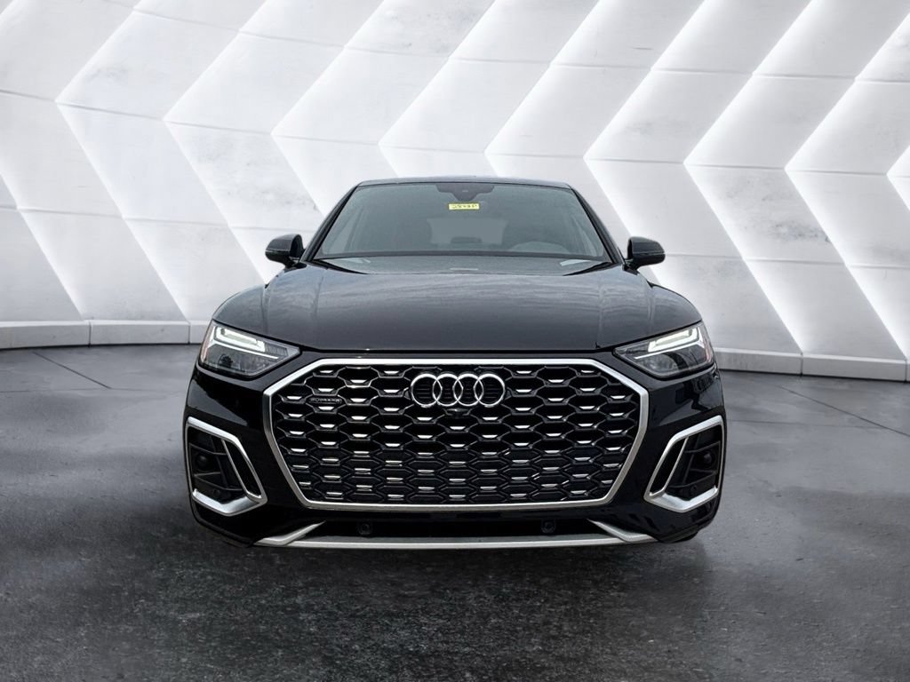 Used 2023 Audi Q5 2.0T Premium w/ Convenience Package AWD/4WD image 2