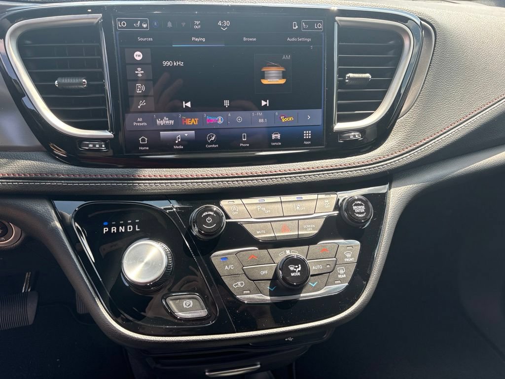 New 2027 Chrysler Pacifica Select FWD image 19