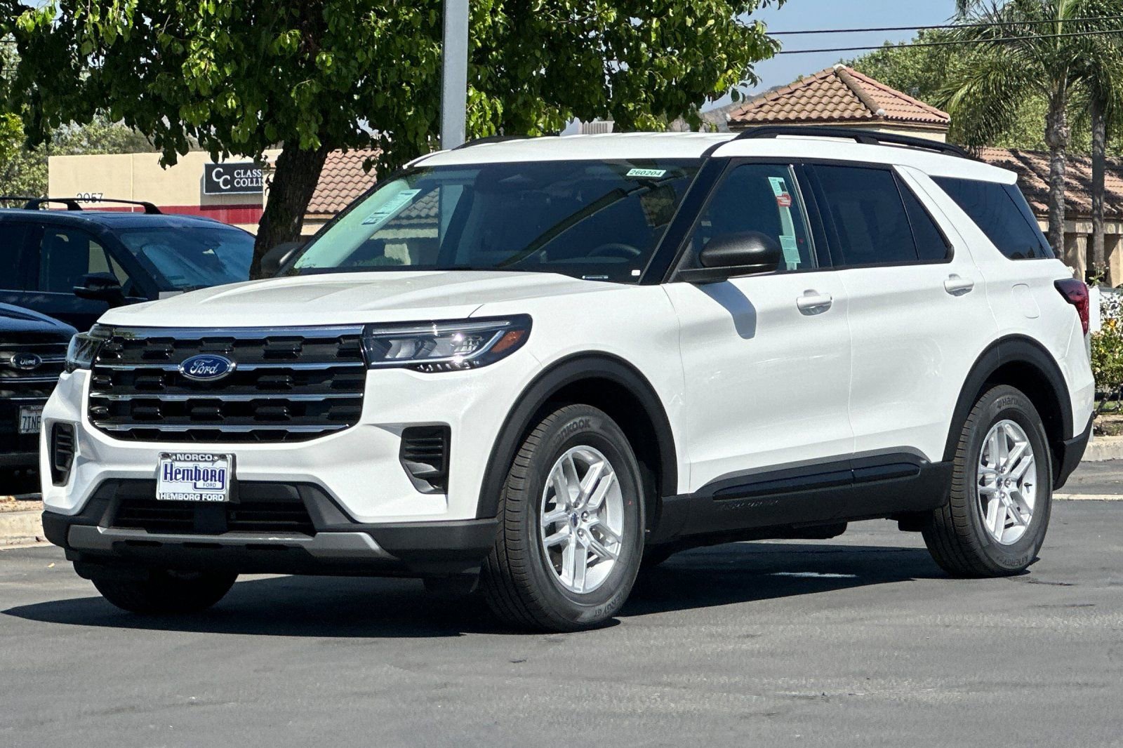 New 2026 Ford Explorer Active RWD image 8
